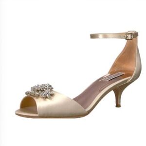 Badgley Mischka Sainte Crystal Embellished Kitten Heels Champagne Ivory Satin 7